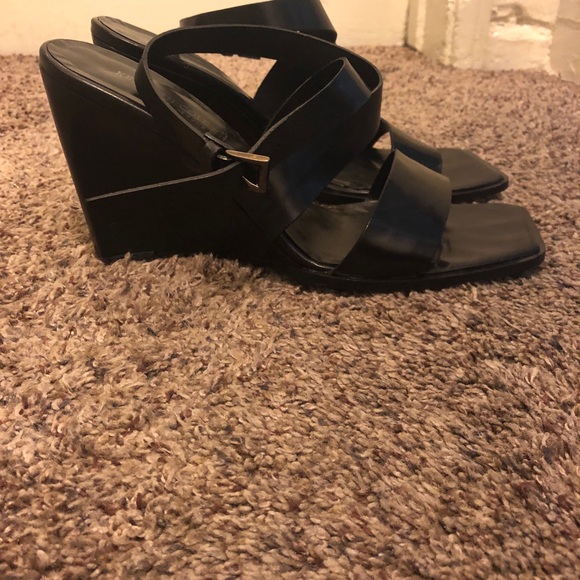 Kenneth Cole Wedges - Picture 2 of 5